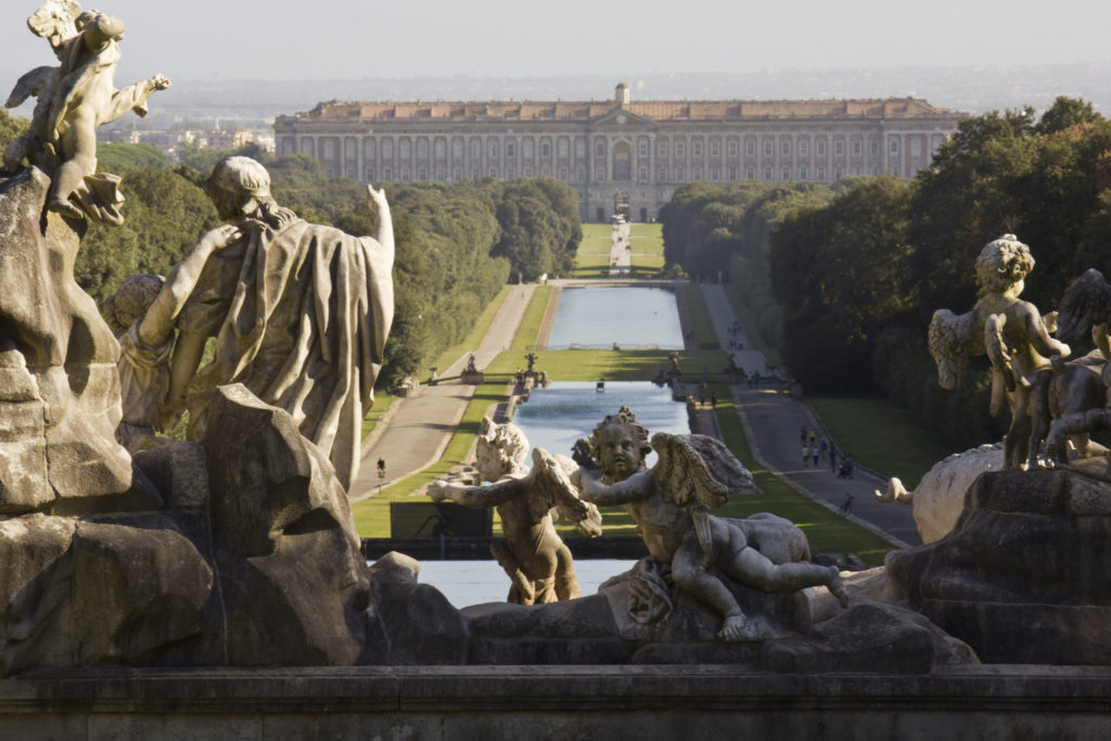 Vista panoráómica de Reggia di Caserta, Patrimá┤nio da Humanidade desde 1996.