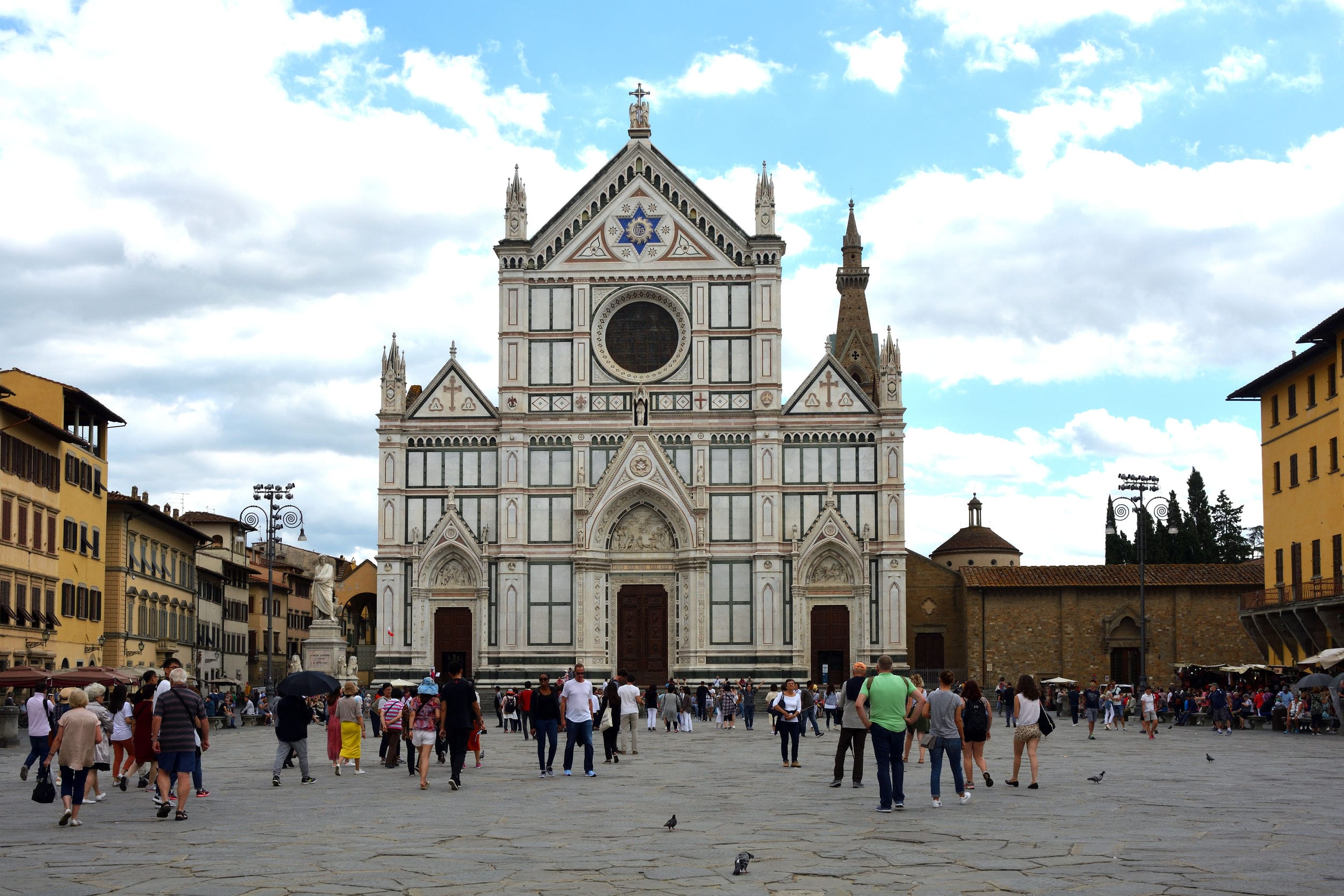 Piazza Santa Croce em Florenáºa, onde Giuliano venceu o famoso torneio