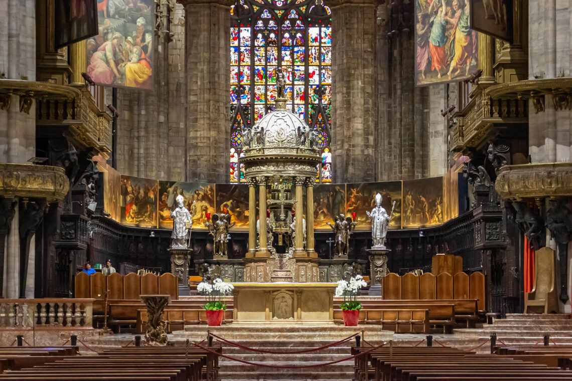 Interior da Catedral de Miláúo.