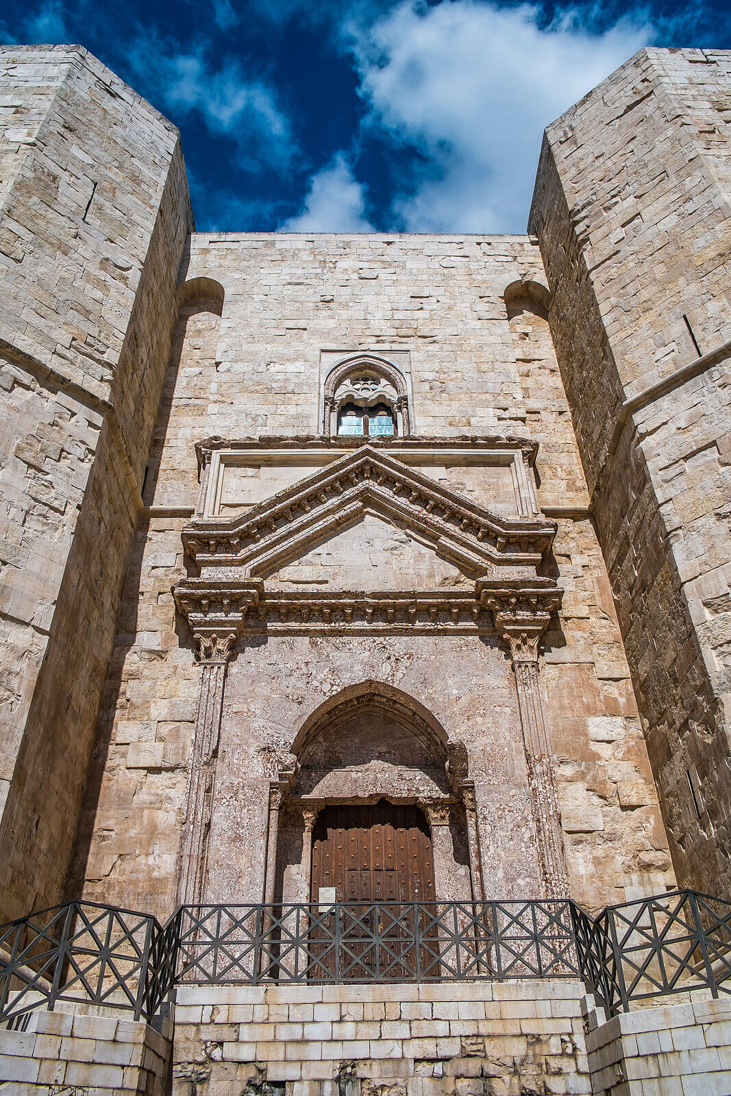 Detalhe da porta principal de Castel del Monte.