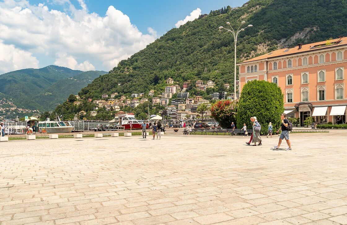 Piazza Cavour - Lago de Como.